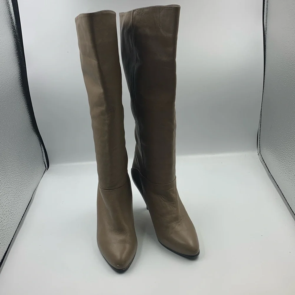 Heeled leather boots. - Picture 1 of 6